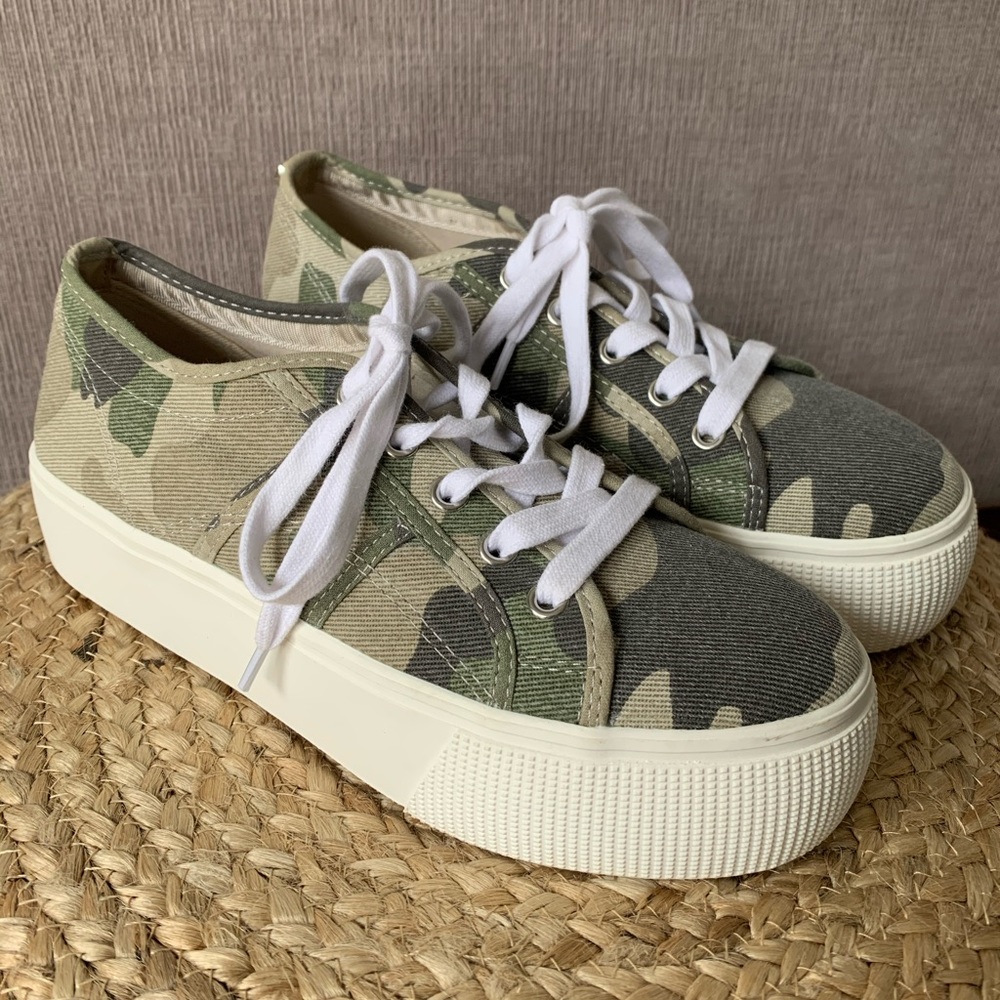 camo tennis shoes womens